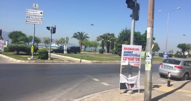 Başbakanın posterlerini yırttığı iddiasıyla emekli albay gözaltına alındı