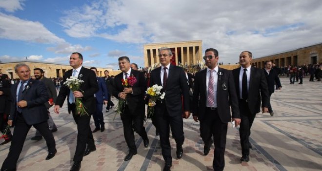 Başkan Akpınar Anıtkabir Özel Defteri'ne yazdı...