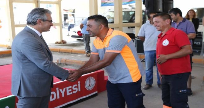 Başkan Akpınar, personeliyle bayramlaştı...