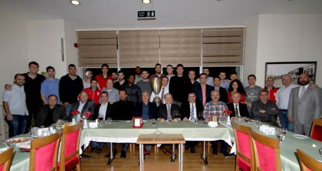 BAŞKAN DURAK'TAN ŞAMPİYONLARA YEMEK