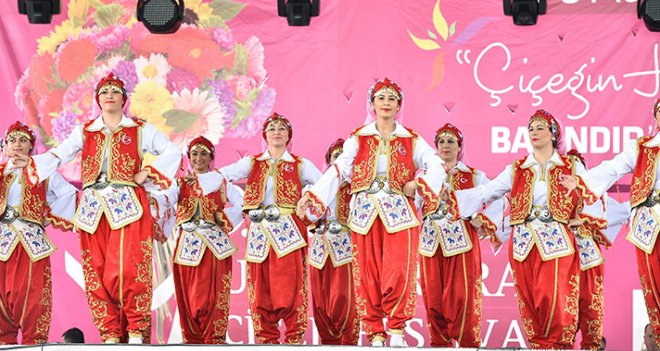 Bayındır Çiçek Festivali'ne, çiçek gibi açılış