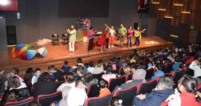 Dikili'de yarıyıl tatilinde çocuklar unutulmadı