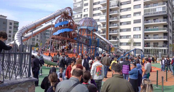 Menemen'deki Çocuk Oyun Köyü bayramın gözdesi oldu