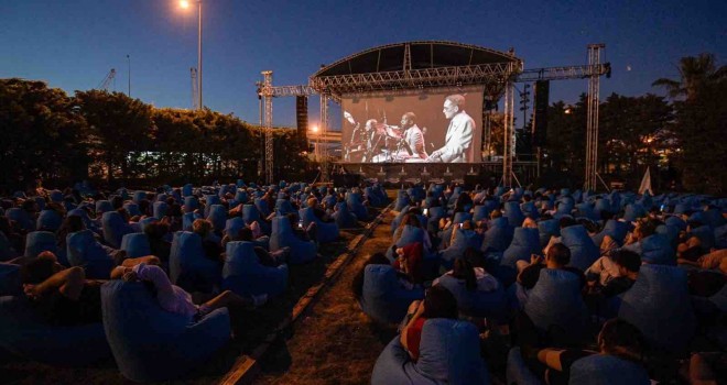 Açık havada sinema keyfi başladı