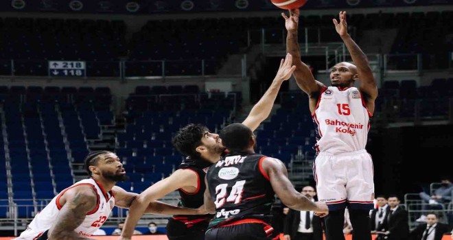 Pınar Karşıyaka uzatmada kaybetti