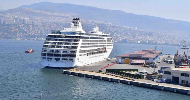 10. kruvaziyer gemisi İzmir’e yanaştı