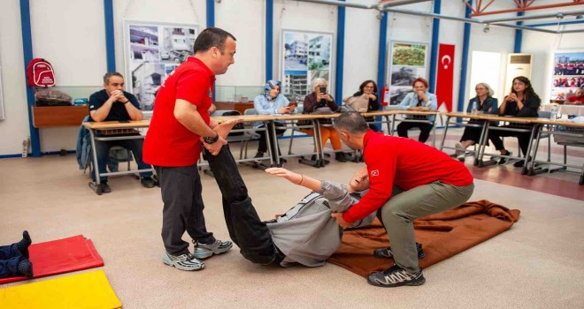 Karşıyaka Afet Gönüllüleri’nde 2. dönem kayıtları başladı