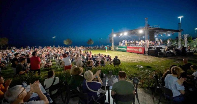 Karşıyaka sahilinde müzik şöleni