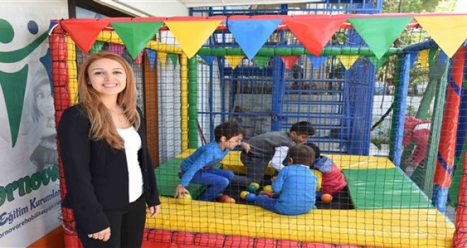 Becker 35 Albatros, 'özel' çocukların yanında