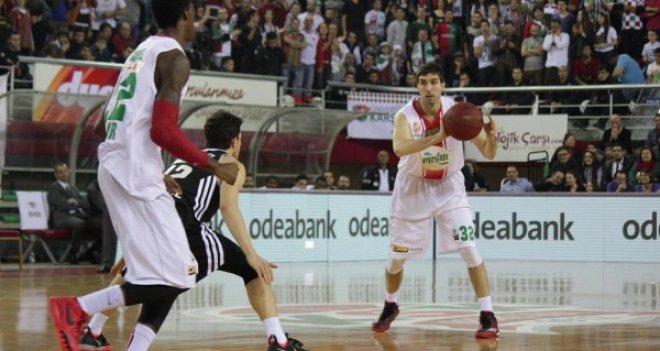 Beşiktaş'ı deviren Kaf Kaf liderliği de garantiledi