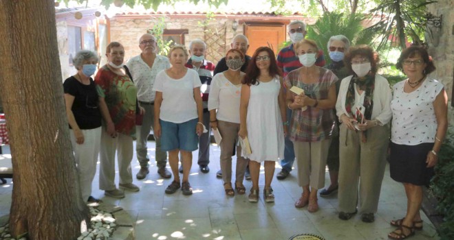 Foça Kitap Kulübü 15 yıldır ücretsiz kitap dağıtıyor