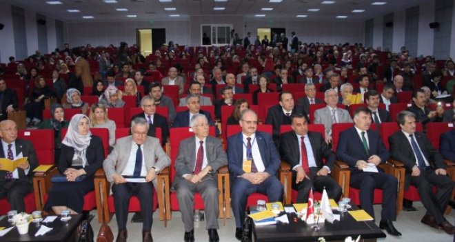 Bilim dünyası İKÇÜ’de buluştu