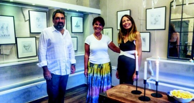 ''Bilinçaltından Yüzler'' resim sergisi Alaçatı’da açıldı