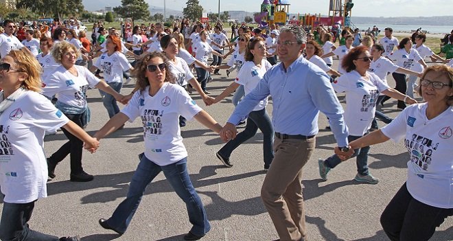 Bin kişiyle "Barış Zinciri" kurdular