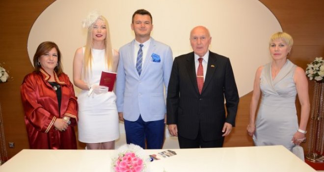 Bir nikah iki düğün