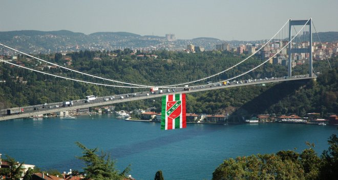 Boğaza 100 metrelik Kaf Kaf bayrağı