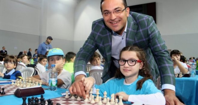 Bornova Belediyesi satrançda da iddialı bireyler yetiştiriyor