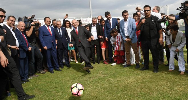 Bornova Stadı'na Aziz Kocaoğlu'nın adı verildi
