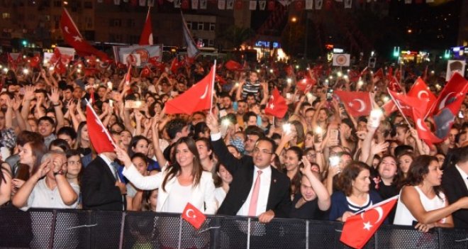 Bornova’da coşkulu 9 Eylül kutlamaları