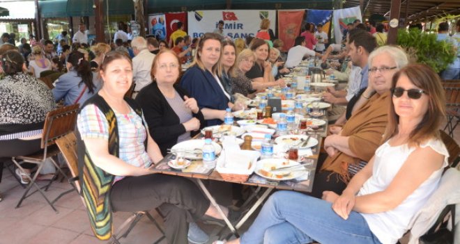 Boşnaklar anneler gününde buluştu...