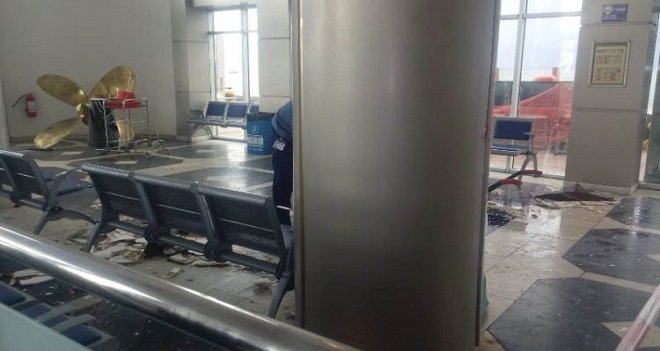 Bostanlı Vapur İskelesi'nde tavan çöktü!