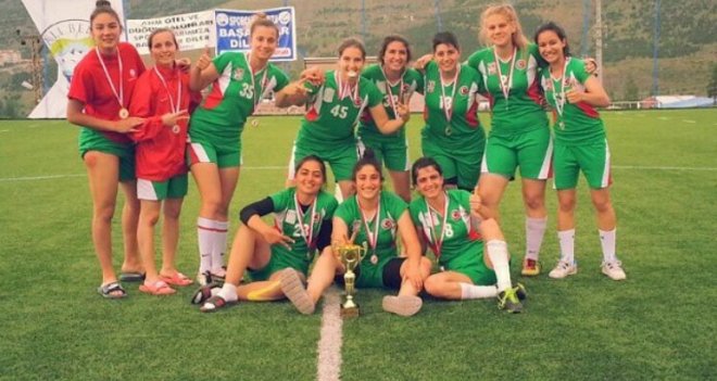 Bostanlı’nın kızları ragbide yine Türkiye Şampiyonu!..