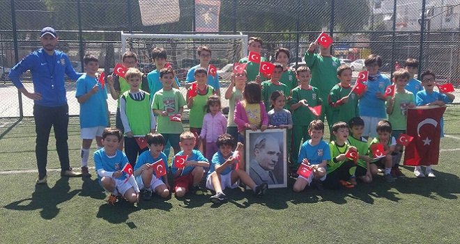 Bostanlıspor 23 Nisan'ı kutladı