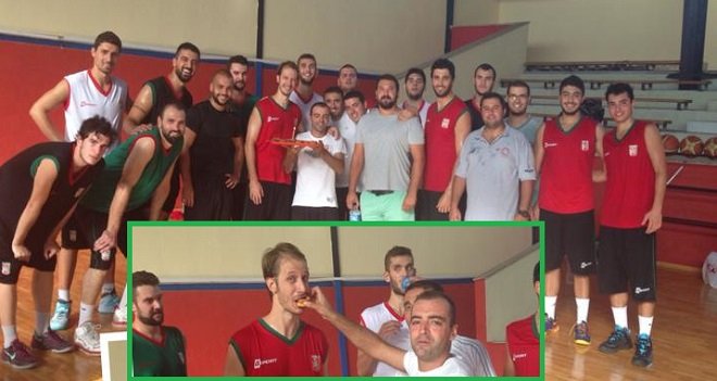 Bostanlıspor kaptanı Aras'ın doğum gününü kutladı