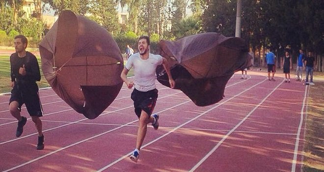 Bostanlıspor paraşütle yerde çalıştı...