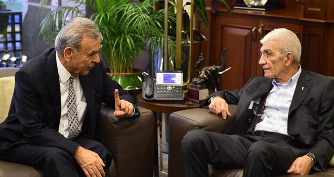 Boutaris: Davutoğlu ile Çipras’ı İzmir’de buluşturalım