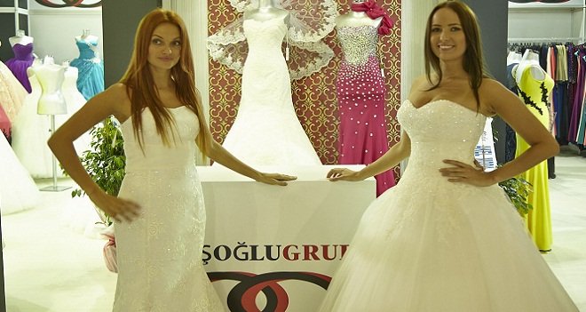 Bu yılın modası dantelli gelinlik…