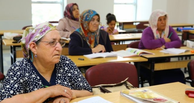 Buca’da meslek edindirme ve hobi kursları başlıyor