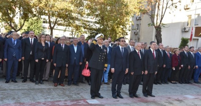 Büyük Önder Atatürk Karşıyaka’da anıldı