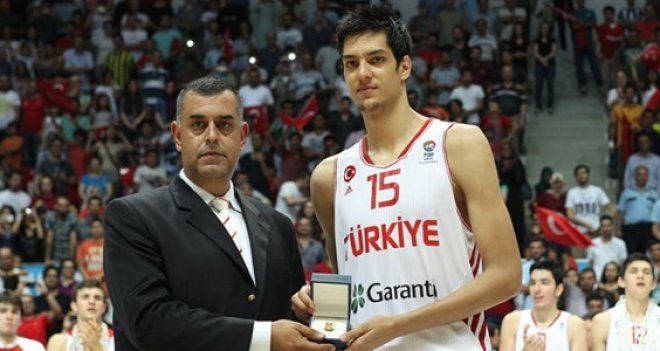 İstanbul kulüplerinin gözü Egemen'in üstünde