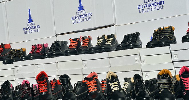 Büyükşehir'den çocuklara 25 bin çift bot