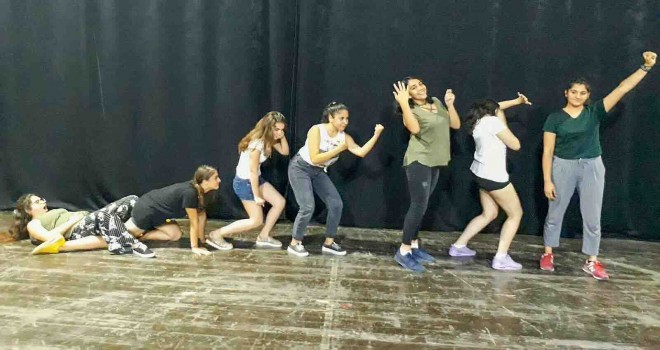 Karşıyaka Belediye Tiyatrosu yaz kursu kayıtları başladı