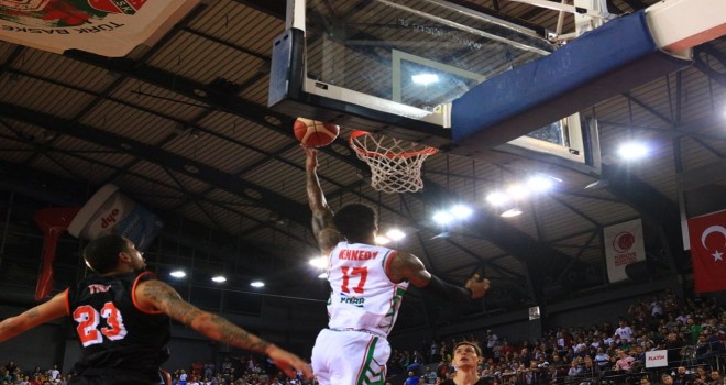 Pınar Karşıyaka güle oynaya turu geçti