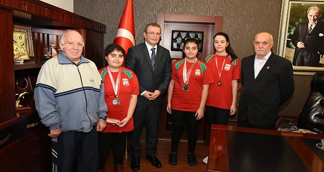 Bostanlıspor Kaymakam Çalışır'ı ziyaret etti