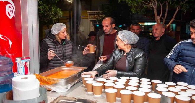 Karşıyaka’da sabahları çorba ikramı başladı