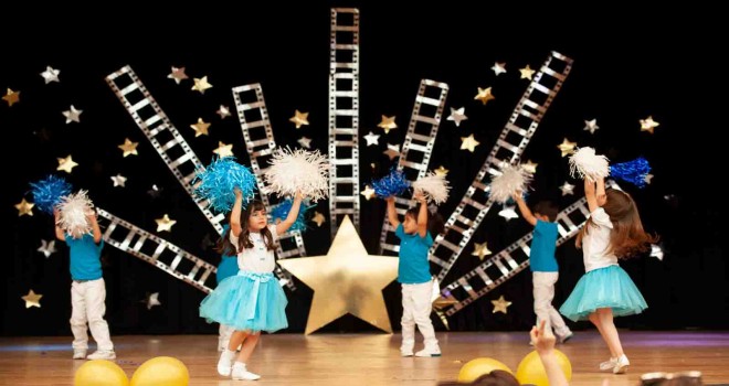 Karşıyakalı miniklerin ilk mezuniyet sevinci