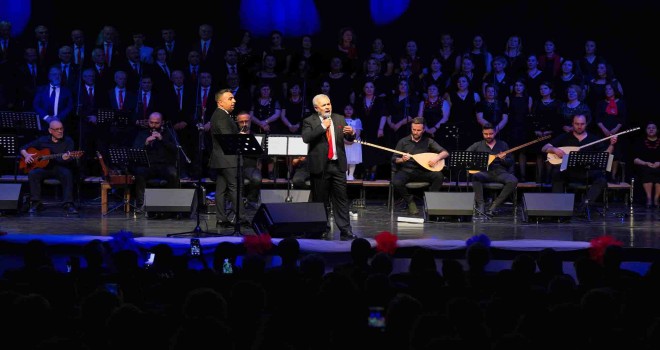 Türküler, depremde yaşamını yitirenler anısına seslendirildi