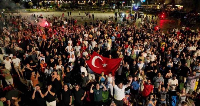 Final heyecanı Karşıyaka ve Konak'ta dev ekranda yaşanacak