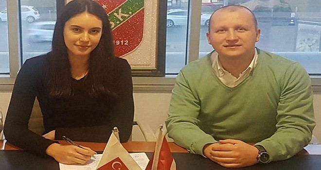 Aleyna Temizler Karşıyaka’da...