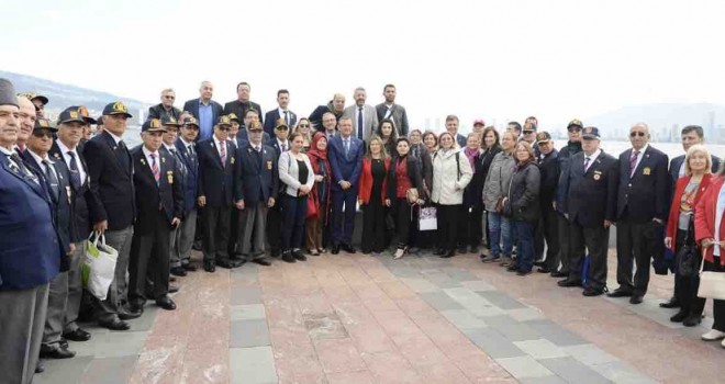 Özgür Özel Karşıyaka'da şehit aileleri ve gazilerle bir araya geldi