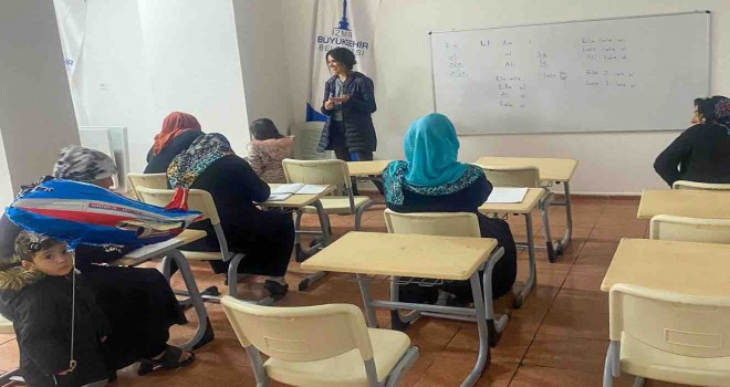 İzmir’in dayanışma noktalarında okuma –yazma eğitimleri başladı