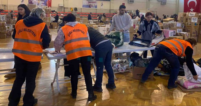 Çiğli Belediyesi depremzedeler için sahaya indi