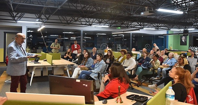 12 dakikada 100 yıllık ''İlham Veren Sohbetler'' söyleşiye tam not