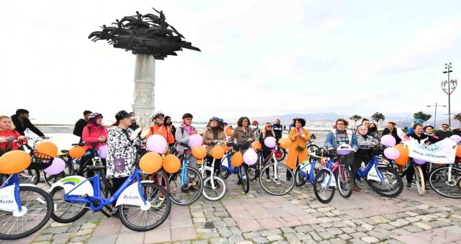 İzmirli kadınlar şiddete karşı farkındalık için pedal çevirdi