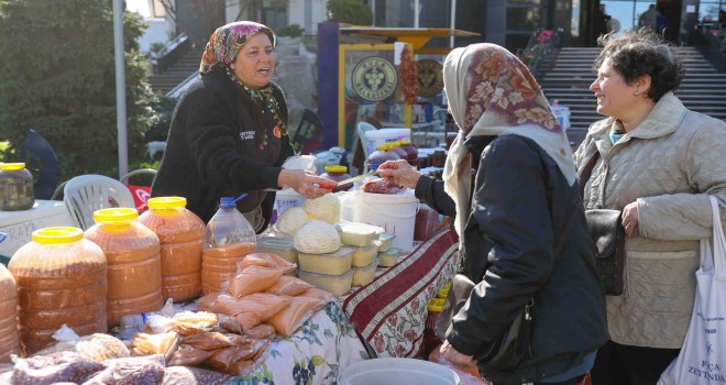 Kadınların emekleri, rengarenk tezgahlarda