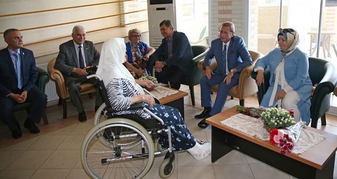 Kaymakam Çalışır ve Başkan Tugay yaşlıları ziyaret etti